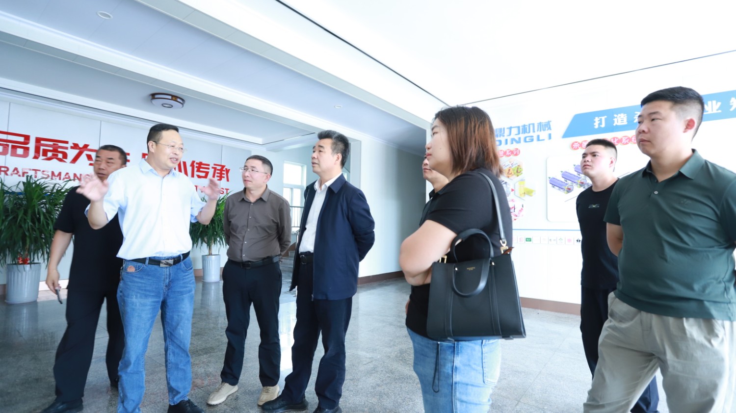 贵州省农业厅领导专家及企业家来我公司共同探讨养殖业转型发展之路